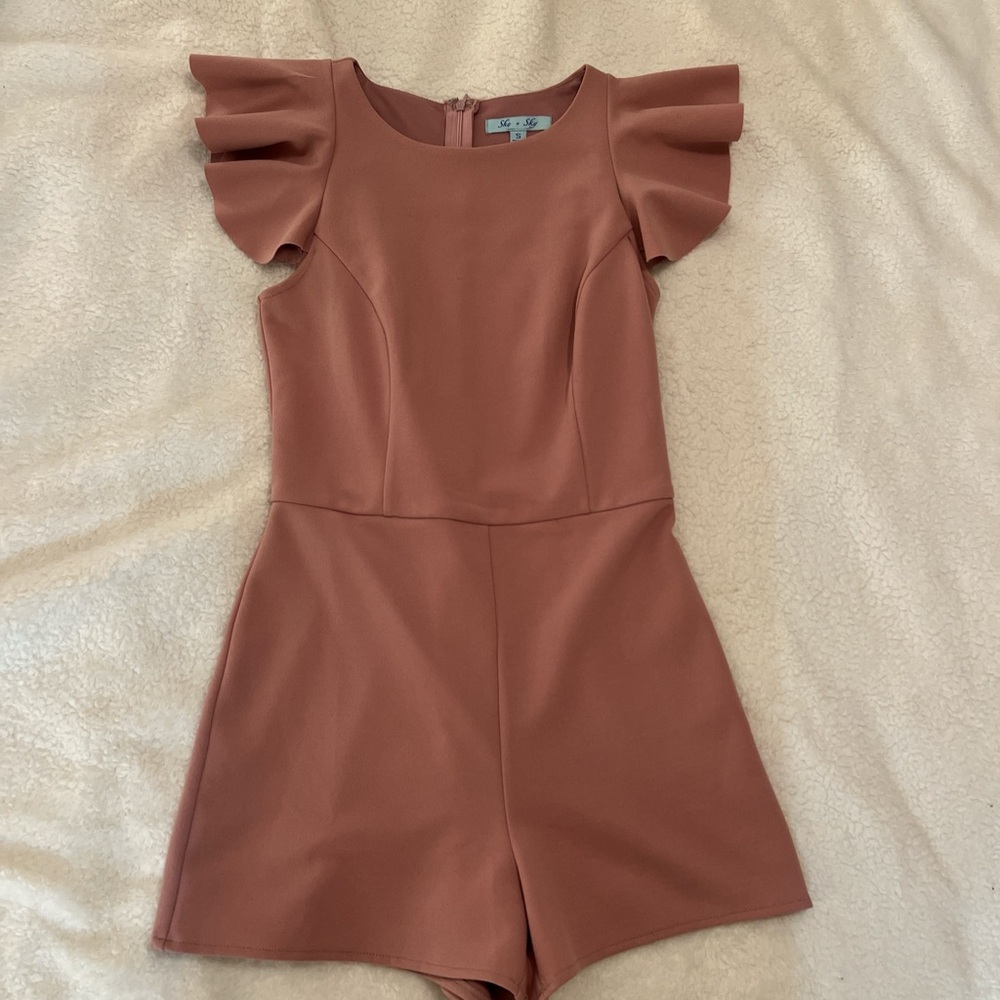 She + Sky Mauve Flutter Sleeve Romper - Picture 1 of 2